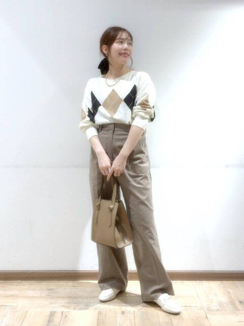 グローバルワークのウツクシルエットコーデュロイワイドパンツ