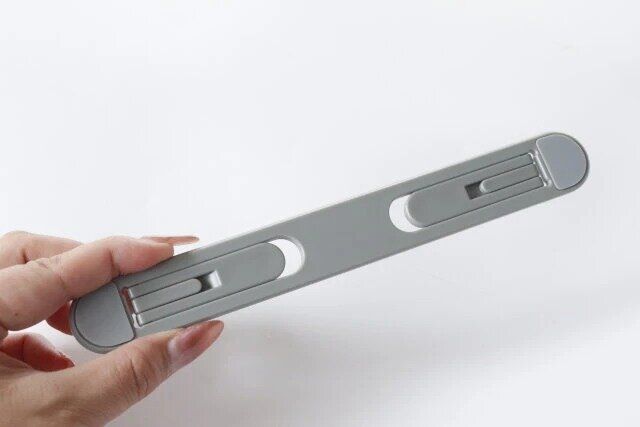 ダイソー ノートパソコン用折りたたみスタンド貼り付けタイプ