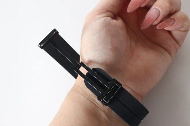 ダイソー スマートウォッチバンド（シリコーン製、三つ折れバックル） 使用例