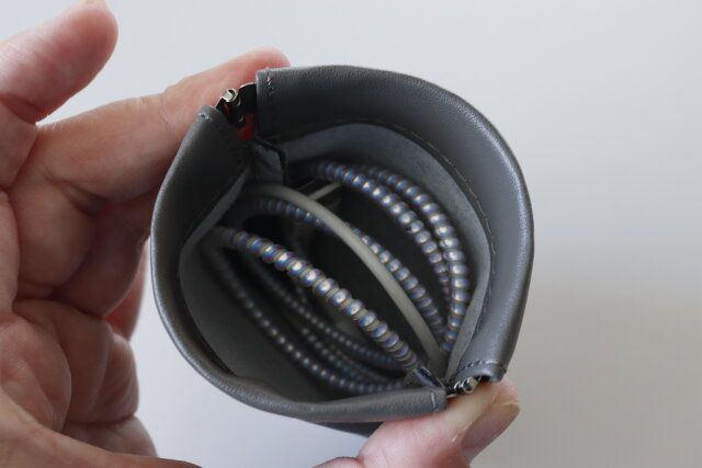 セリア バネ口ミニポーチベーシックロゴ 収納力