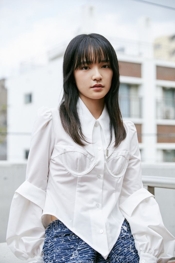 シャツ ¥59,400 パンツ ¥66,000／すべてMIKAGE SHIN（ミカゲシン）