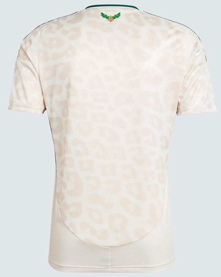 日本代表と対戦！サウジアラビアに2つの最新ユニフォーム登場 白のアウェイは「まさかのヒョウ柄」に