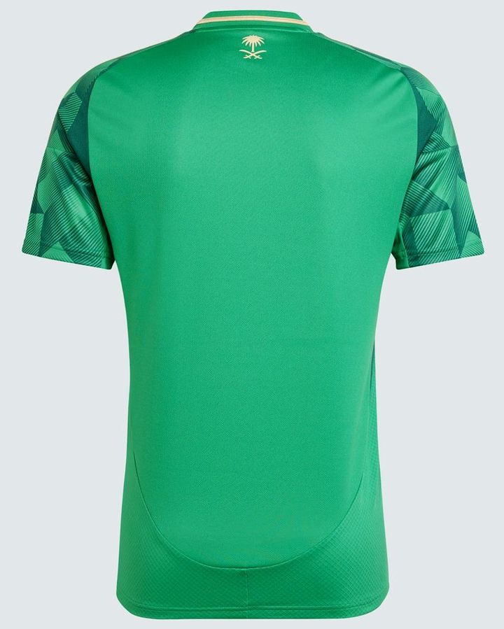 日本代表と対戦！サウジアラビアに2つの最新ユニフォーム登場 白のアウェイは「まさかのヒョウ柄」に