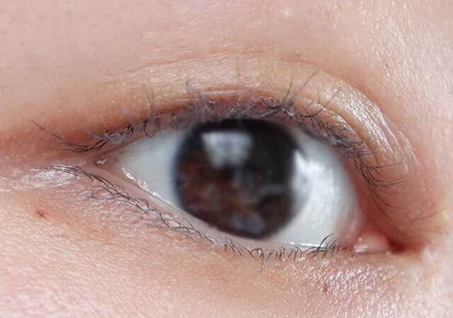 ダイソーのグレージュカラーのUGT パールカラーマスカラ 01c