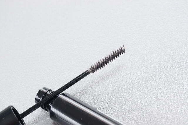 ダイソーの極細UGT パールカラーマスカラ 01c