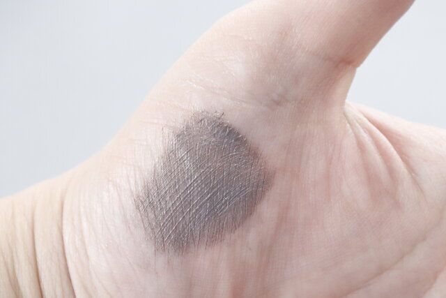 ダイソーのニュアンスカラーのUGT パールカラーマスカラ 01c