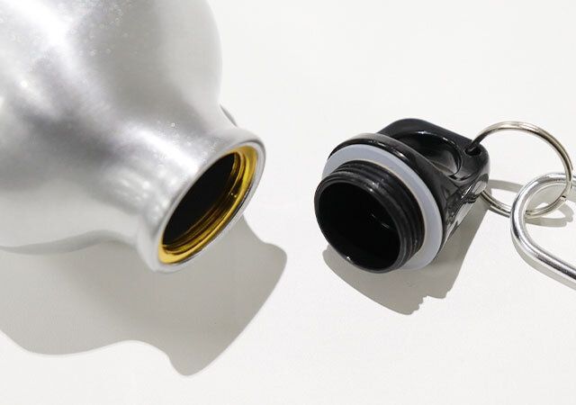 ダイソー アルミボトル（カラビナ付、550mL） キャップ