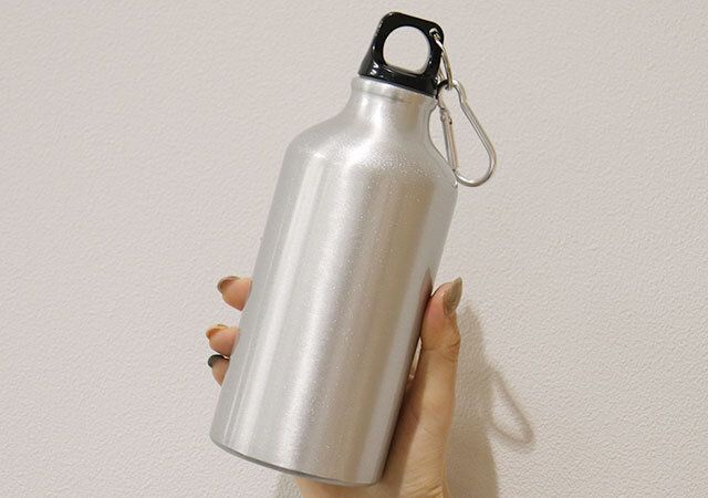 ダイソー アルミボトル（カラビナ付、550mL） デザイン