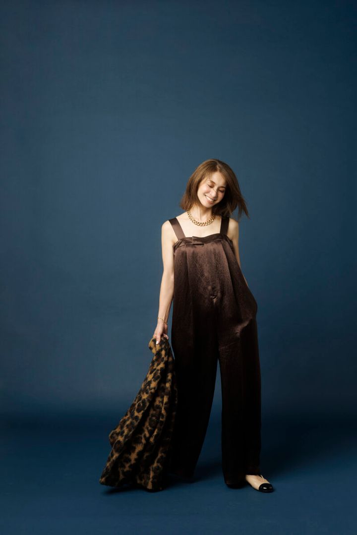 イナトモ×リエスのレオパードカーデとサロペットのコーデ