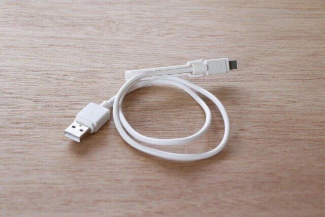 セリア iPhone用スタンド＆断線防止Lightningケーブル50cm