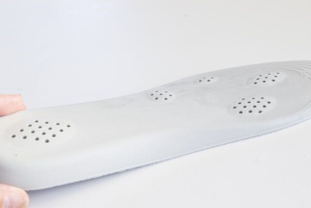 ダイソー 抗菌防臭発泡クッションインソール 裏面