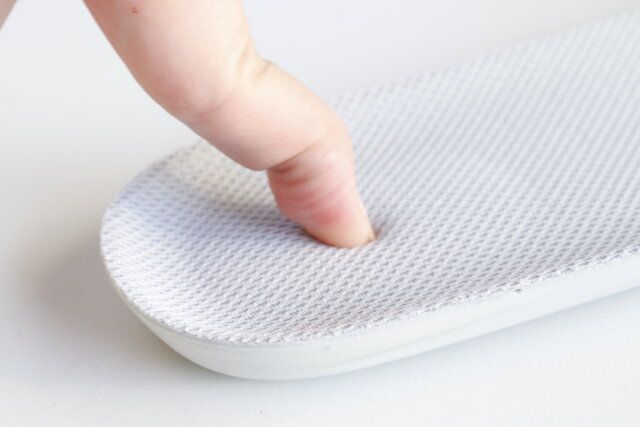 ダイソー 抗菌防臭発泡クッションインソール 質感