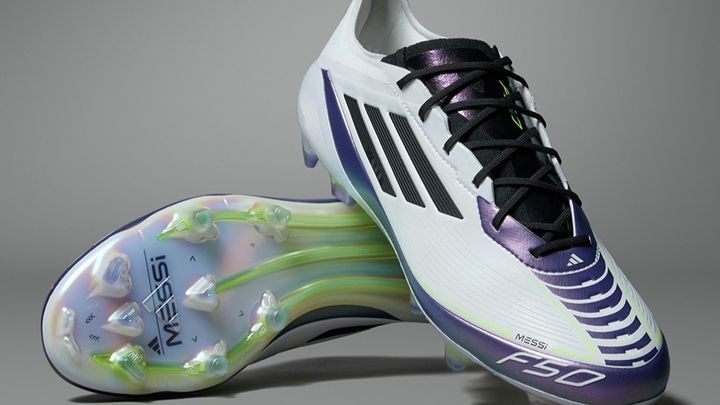 10月10日はメッシの日！アディダスがメッシ着用モデルの新作スパイクを発売！