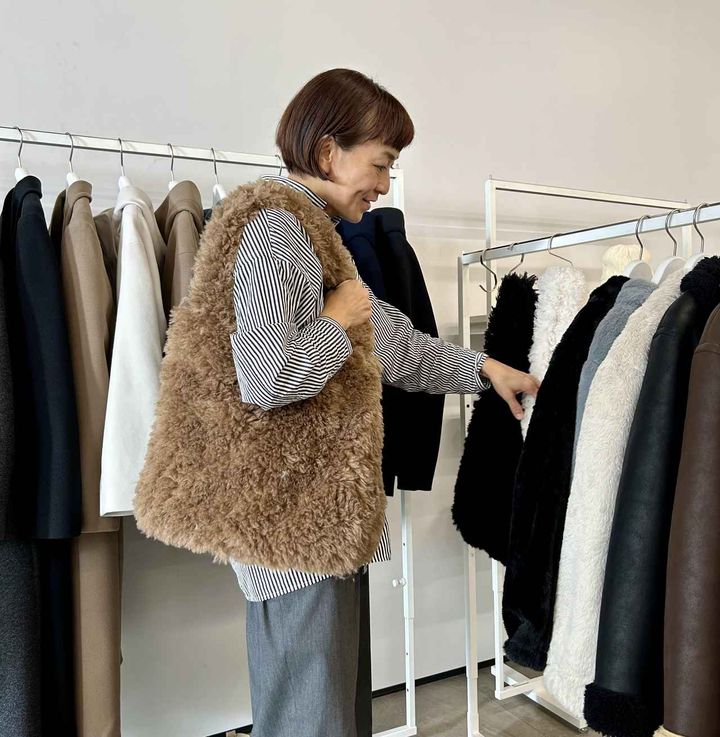 画像: 【GU】ファーリートートバッグ¥2,290［縦33×横(底)40cm,マチ:6cm,持ち手(立ち上がり):23cm］ www.gu-global.com