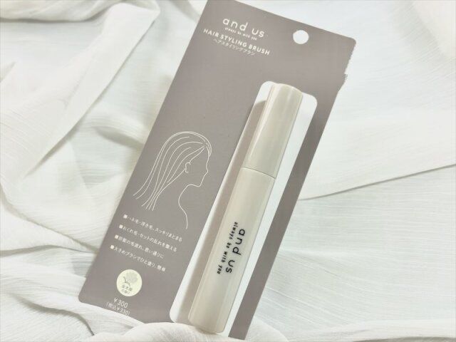 スリコ ヘアスタイリングブラシ and us