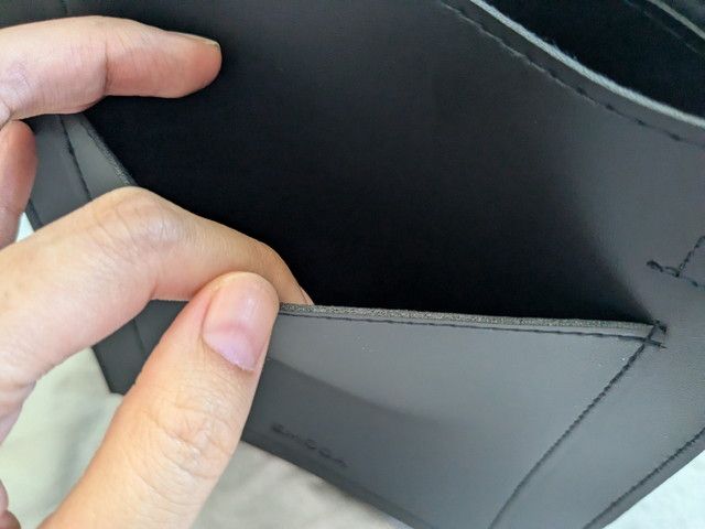 エモダバッグフロントポケット