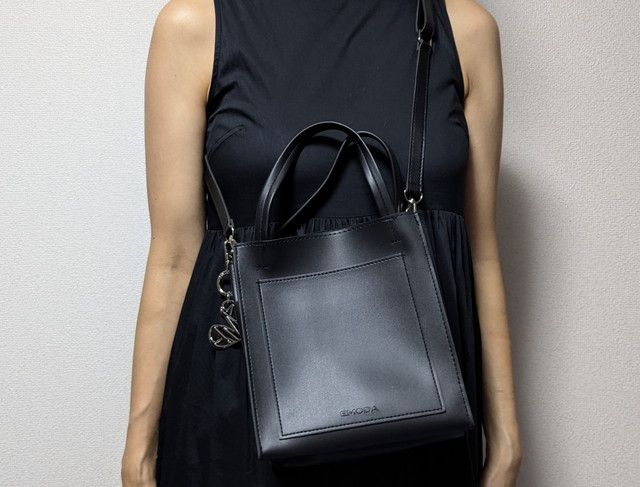 エモダバッグ持ったところ