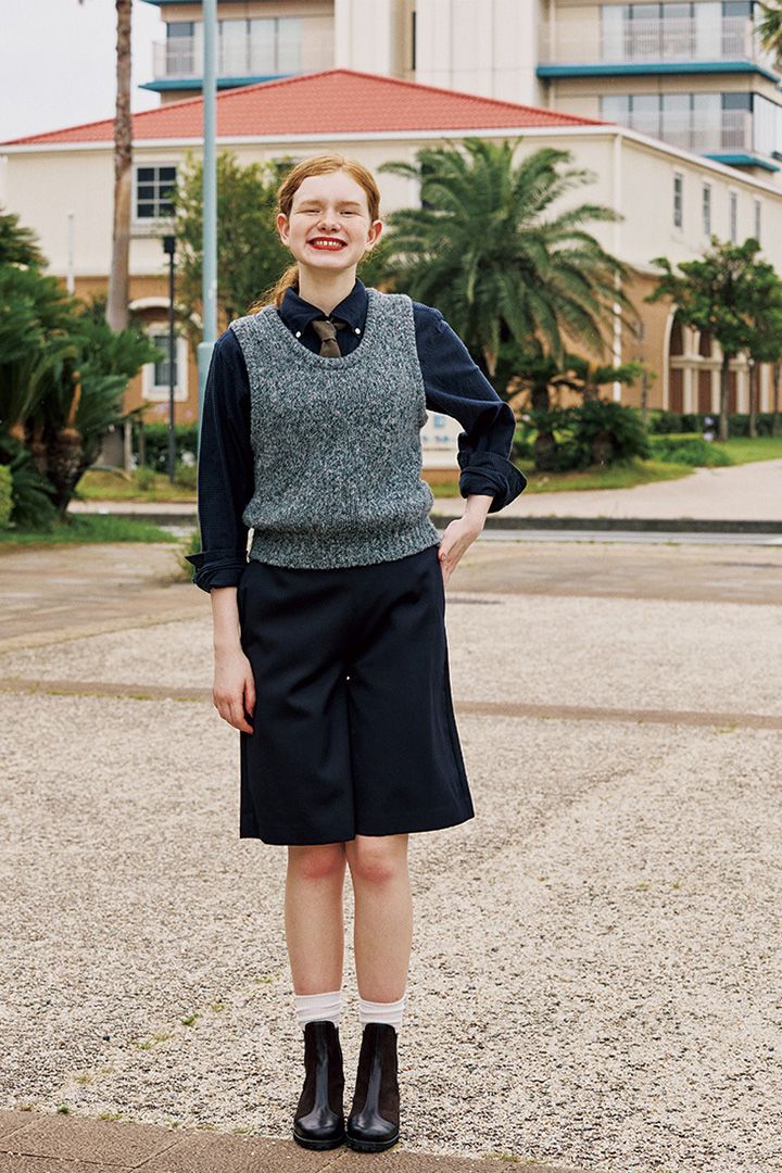 肌寒いけど少し暑い…季節の変わり目に大活躍のベストのコーデ8選