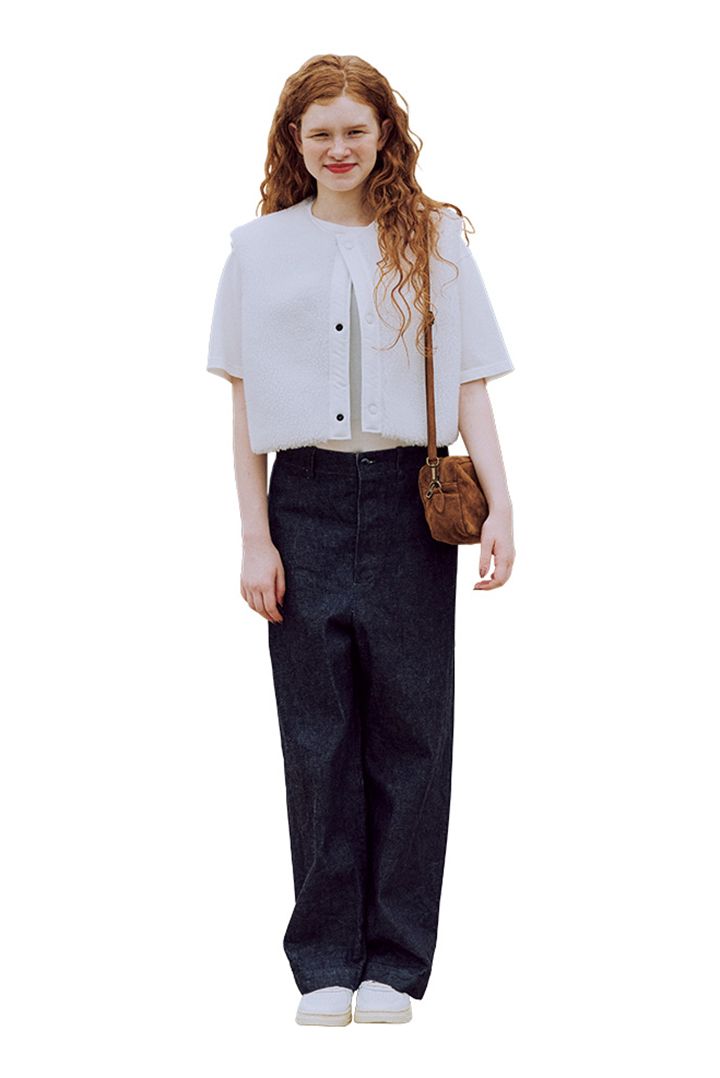 肌寒いけど少し暑い…季節の変わり目に大活躍のベストのコーデ8選