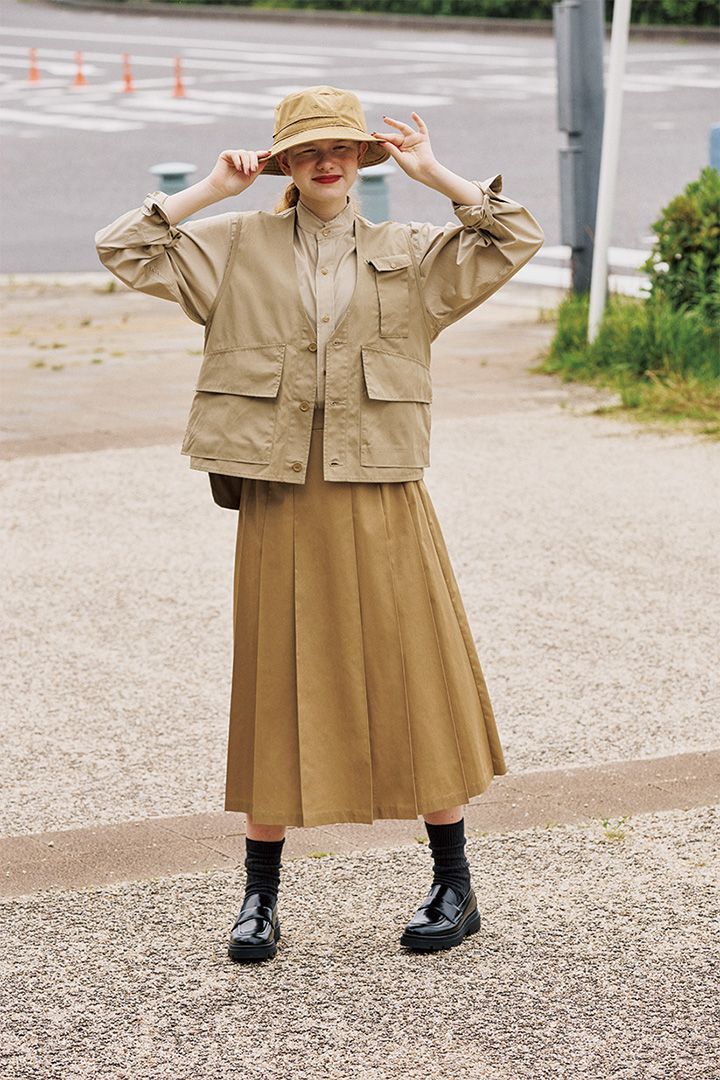 肌寒いけど少し暑い…季節の変わり目に大活躍のベストのコーデ8選