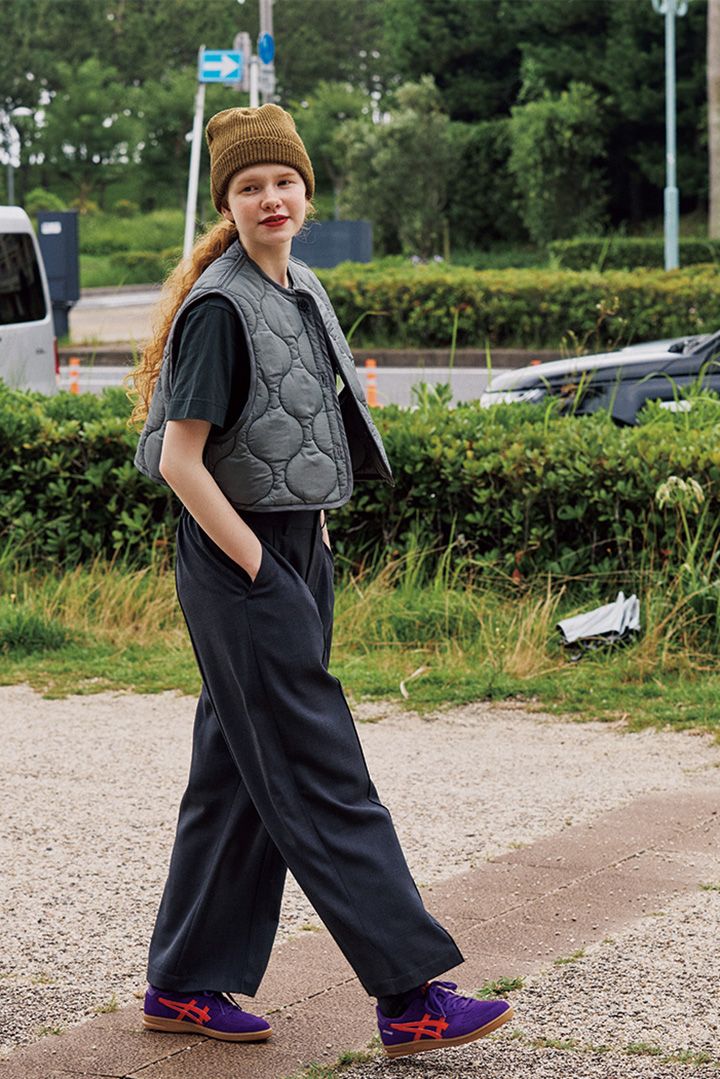 肌寒いけど少し暑い…季節の変わり目に大活躍のベストのコーデ8選