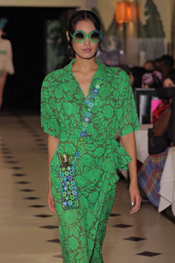 アナ スイ 2022年春夏コレクションより。