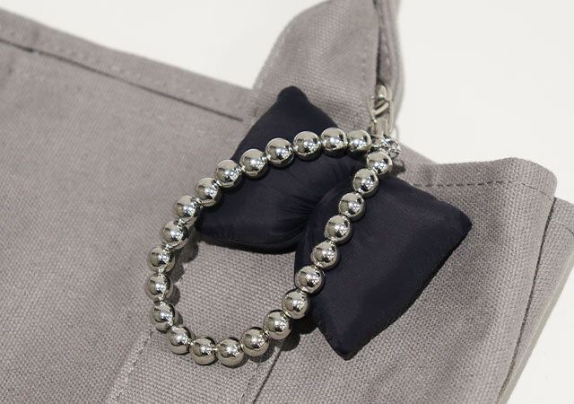 ダイソー バルーンリボンキーホルダー（メタルボール、黒） 使用例