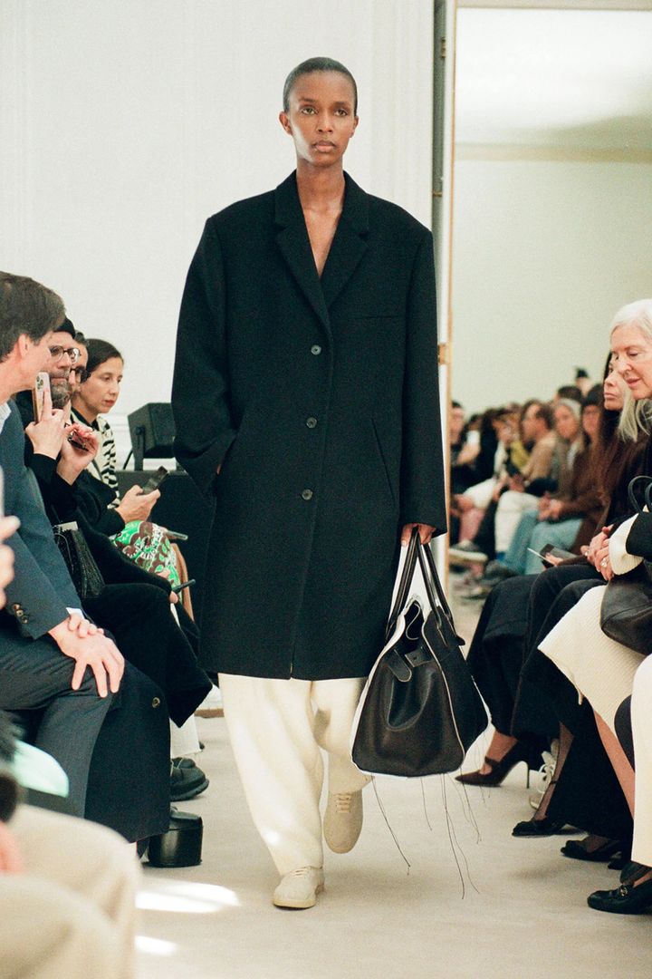 ザ・ロウ 2024年リゾートコレクションより。