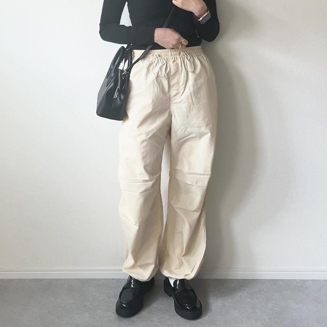 UNIQLO「パラシュートパンツ」