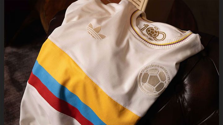 超レトロ！コロンビア代表が100周年記念ユニフォームを発表 「79年前の3色ボーダー」復活の理由とは