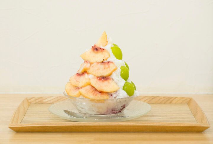 ジューシーな岡山フルーツが主役♪ 果実たっぷりかき氷とパフェ 人形町「フルーツカフェ pomp」