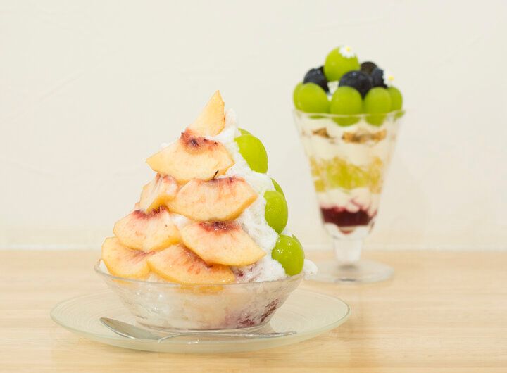 ジューシーな岡山フルーツが主役♪ 果実たっぷりかき氷とパフェ 人形町「フルーツカフェ pomp」
