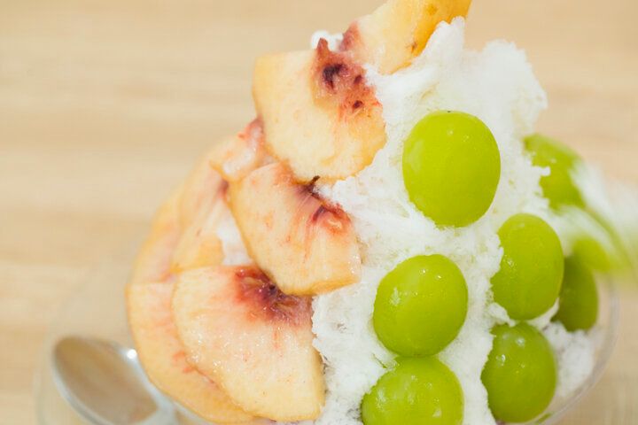 ジューシーな岡山フルーツが主役♪ 果実たっぷりかき氷とパフェ 人形町「フルーツカフェ pomp」