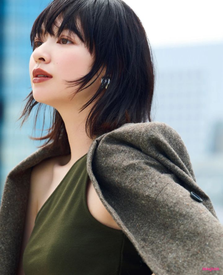 トム フォード ビューティのリップスティックで、知性と強さを滲ませたメイクを_2