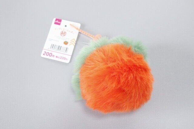 ダイソーのボンボンキーホルダー 柿