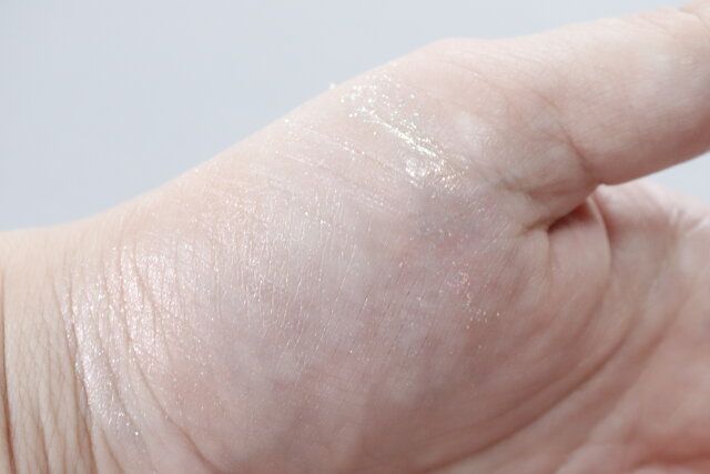 ダイソーのキラキラUGT 18カラーアイパレット 02c