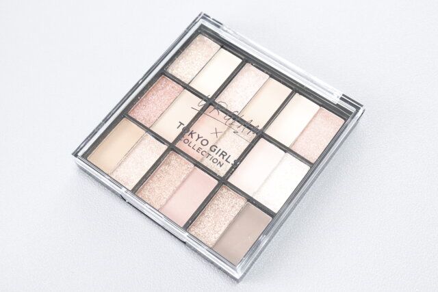 ダイソーの話題のUGT 18カラーアイパレット 02c