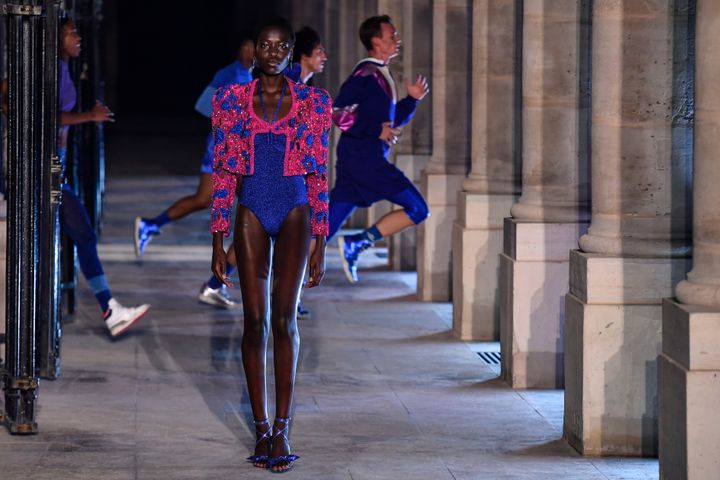 イザベル マラン 2021年春夏コレクションより。