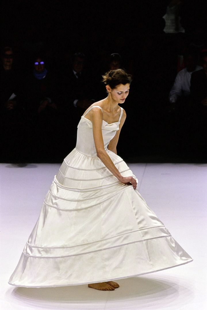 ヨウジヤマモト 1999年春夏コレクションより。