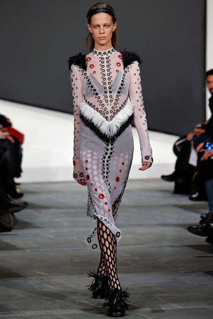 プロエンザ スクーラー 2015-16年秋冬コレクションより。