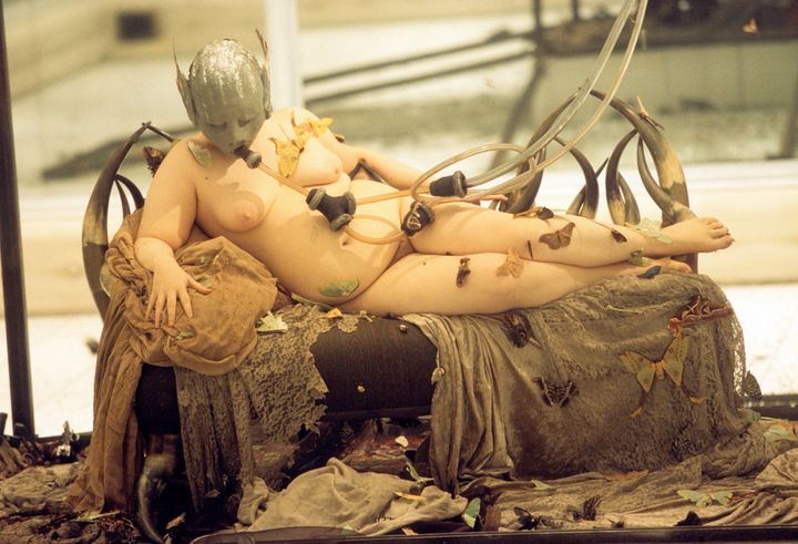 マックイーン 2001年春夏コレクションより。