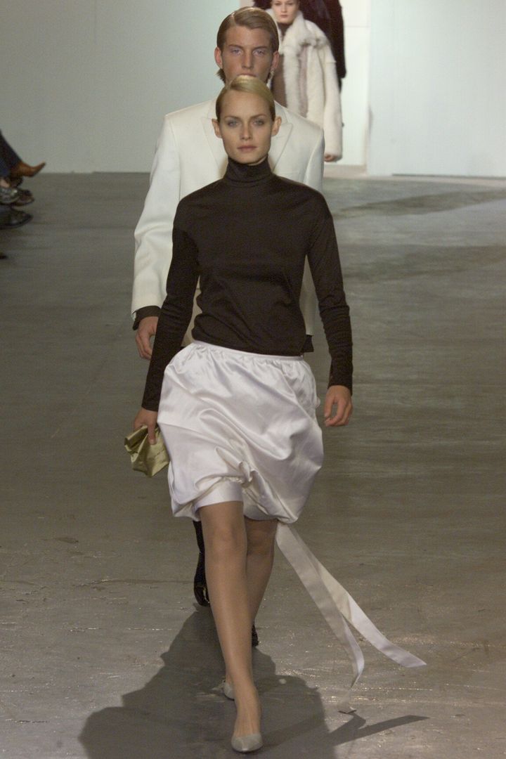 ヘルムート ラング 2000-01年秋冬コレクションより。