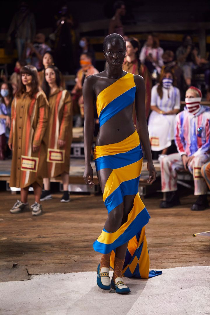 マルニ 2022年春夏コレクションより。