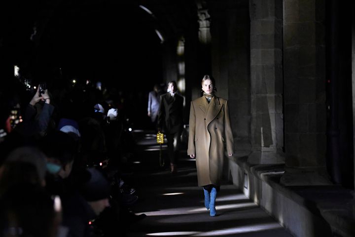 Y/プロジェクト 2019-20年秋冬ピッティ・メンズコレクションより。