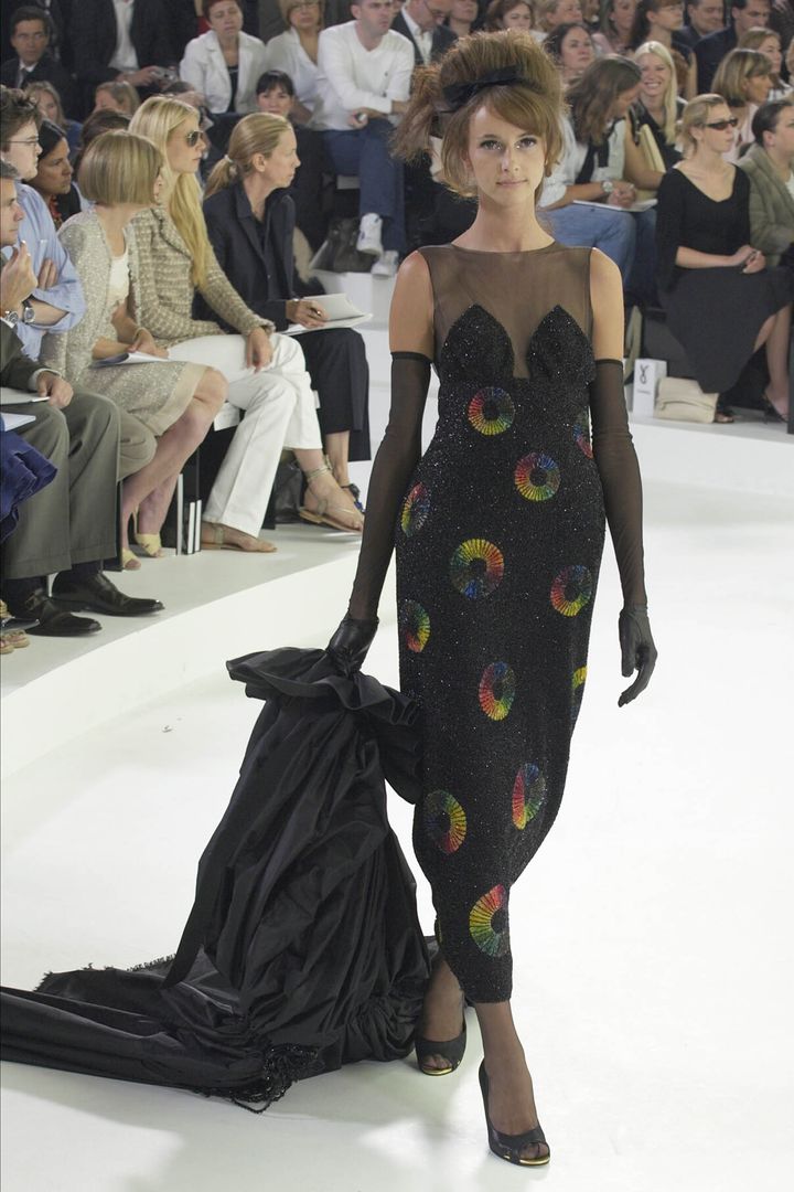 シャネル 2005-06年秋冬オートクチュールコレクションより。