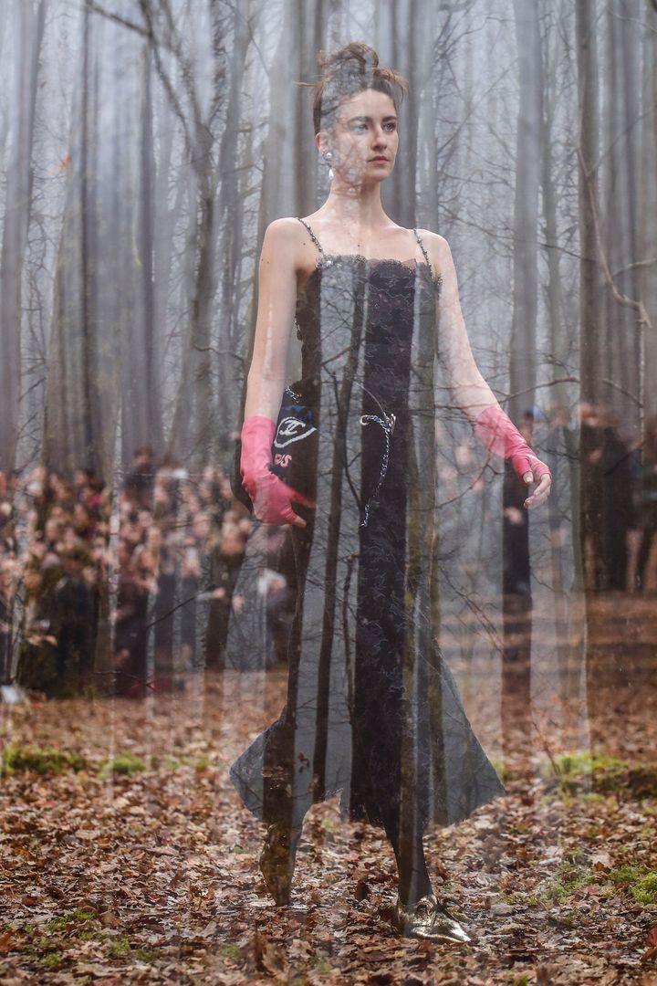 シャネル 2018-19年秋冬コレクションより。