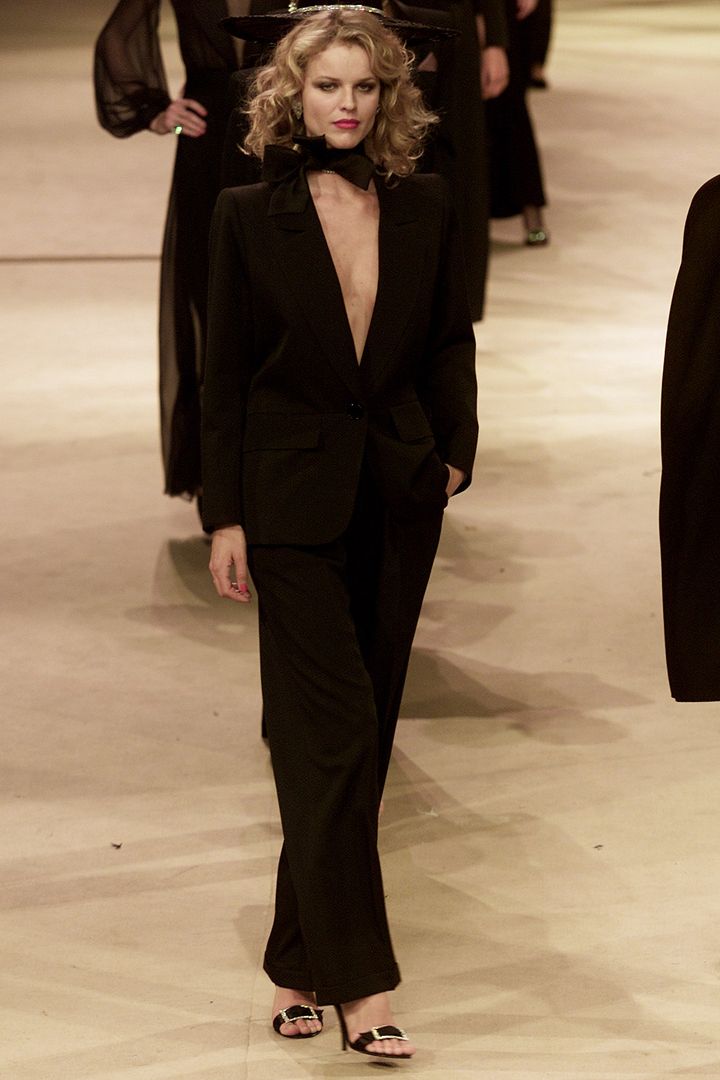 サンローラン 2002年春夏オートクチュールコレクションより。