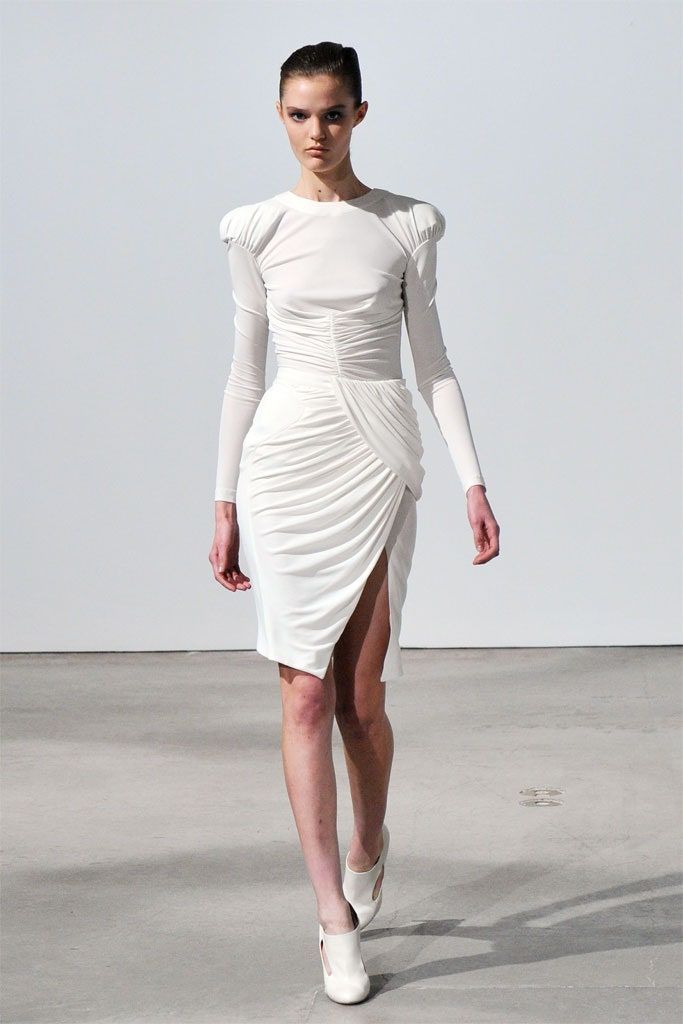 アルチュザラ 2009-10年秋冬コレクションより。