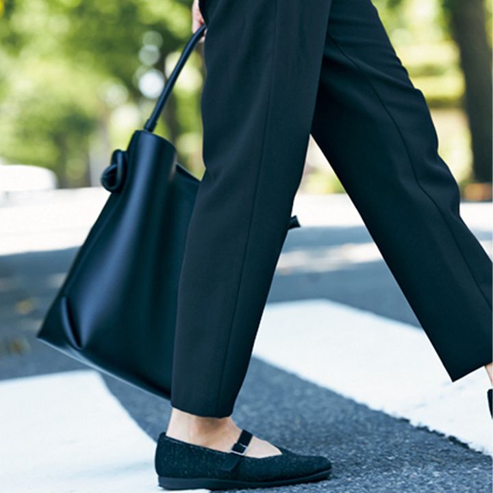 SONOのネイビーパンツが制服