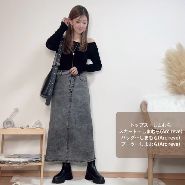 しまむらのブラックの「シアーベロアロンT」×アシンメトリーデニムスカート
